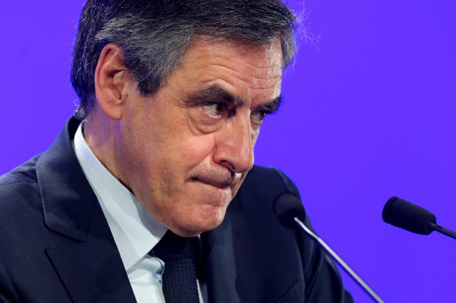 French right-wing Les Republicains (LR) party's presidential election candidate, Francois Fillon delivers a speech during a rally in Compiegne on February 15, 2017.  / AFP PHOTO / FRANCOIS NASCIMBENI / ALTERNATIVE CROP