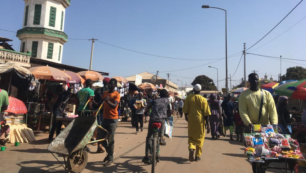 Gambie: les téléphones portables symboles d’une liberté retrouvée
