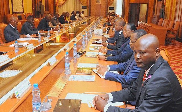 Gouvernement : Ali Bongo recadre ses ministres