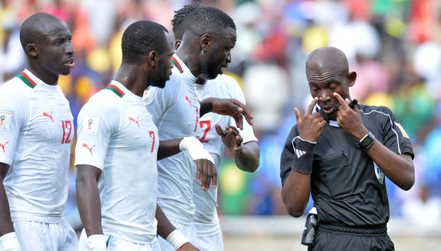 Afrique du Sud – Sénégal : la Fifa suspend à vie l’arbitre ghanéen Joseph Odartei Lamptey