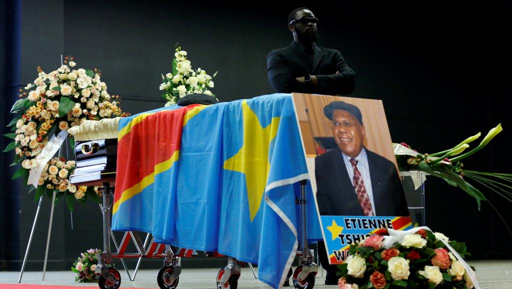 Kinshasa ordonne l’arrêt de la construction de la tombe de Tshisekedi