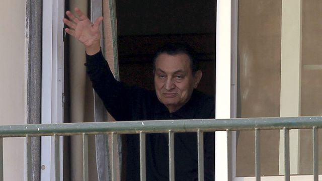 Égypte: l’ex-président Moubarak, libéré, rentre chez lui