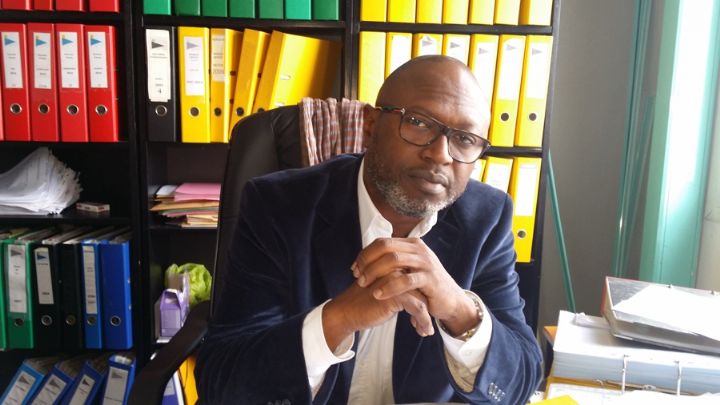 Anselme Andoh, Délégué du PDCI de Paris   accepte de se faire ridiculiser à la  radio ( Africa n1°