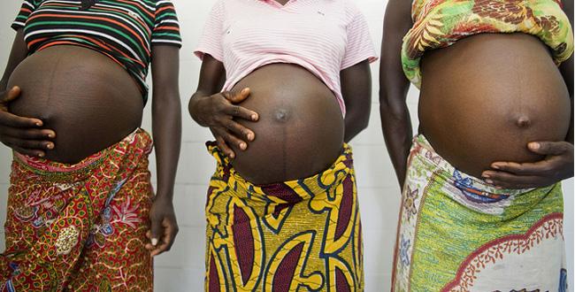 Côte d’Ivoire: des milliers de fillettes tombent enceintes à l’école