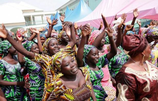 NIGERIA :Vidéo : les lycéennes de Chibok retrouvent leurs parents après trois ans de capture