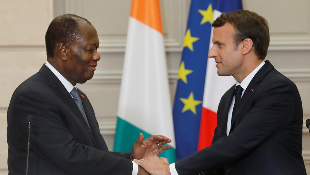 Alassane Ouattara reçu par Emmanuel Macron : l’Élysée, recours d’un président ivoirien qui s’effondre (Survie)