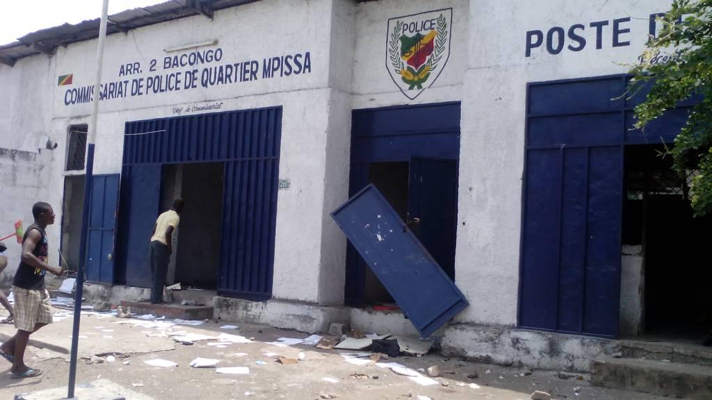 RDC : un commissariat de police attaqué à Kinshasa