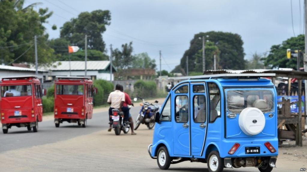Côte d’Ivoire: des voiturettes solaires pour remplacer les taxis-brousse
