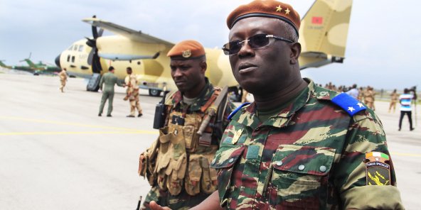 CRASH D’UN HÉLICOPTÈRE, LE GÉNÉRAL LASSINA DOUMBIA INVITE SES HOMMES À NE PAS ÉCOUTER LES RUMEURS