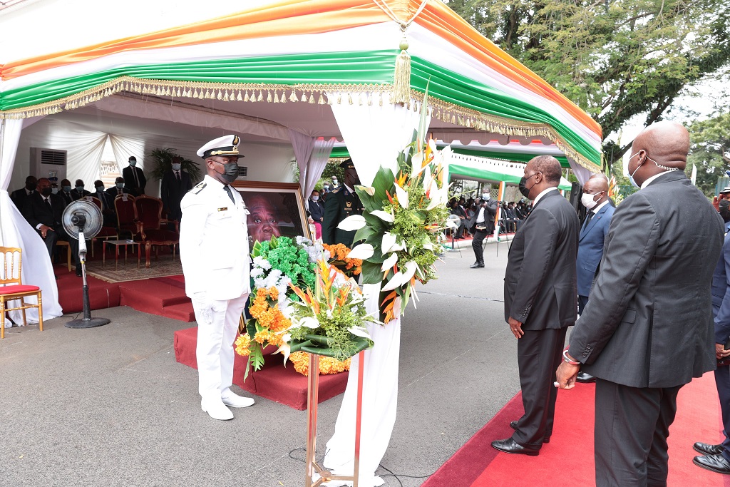 La Côte-d’Ivoire rend hommage à feu le Premier Ministre Charles Konan Banny en présence du chef de l’État