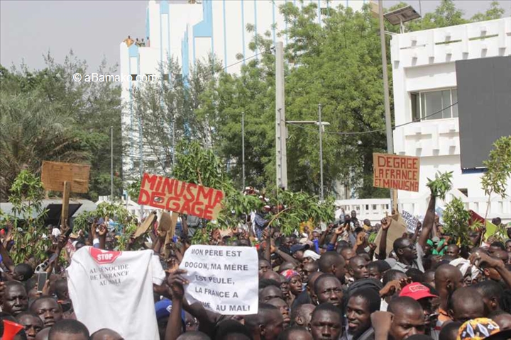 Place de l’indépendance : les Maliens mobilisés contre les sanctions de la CEDEAO