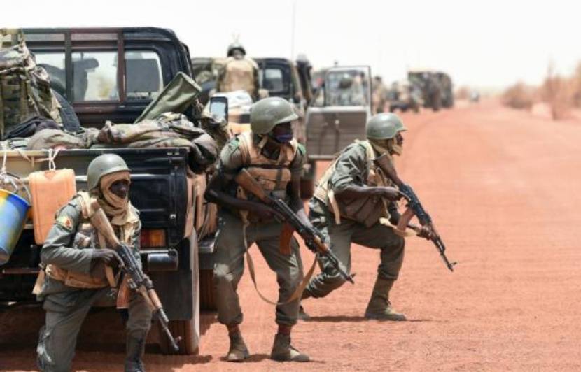 Mali : huit soldats tués et près de 60 « terroristes neutralisés » dans le nord, après la mort d’une quarantaine de civils dans la région