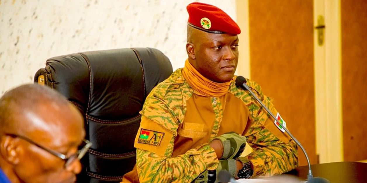 Burkina Faso : « le combat pour l’indépendance totale a commencé », assure le capitaine Traoré